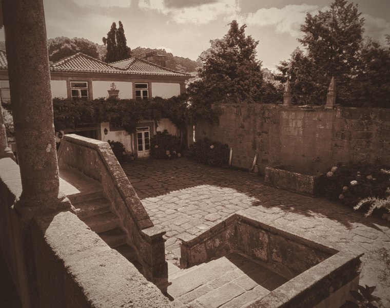 Escadaria de pedra no Solar dos Condes de Resende